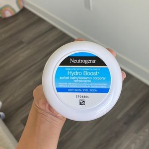 4 for $20: Neutrogena hydro boost Italian forumulation new and sealed full size